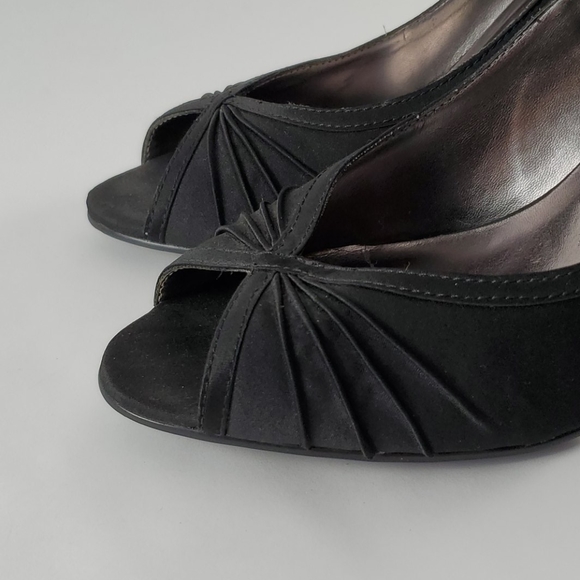 Steve Madden Peep Toe Pumps - Picture 4 of 8